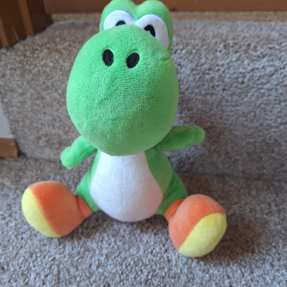 2017 Super Mario Yoshi Plush. 8" - Picture 1 of 6